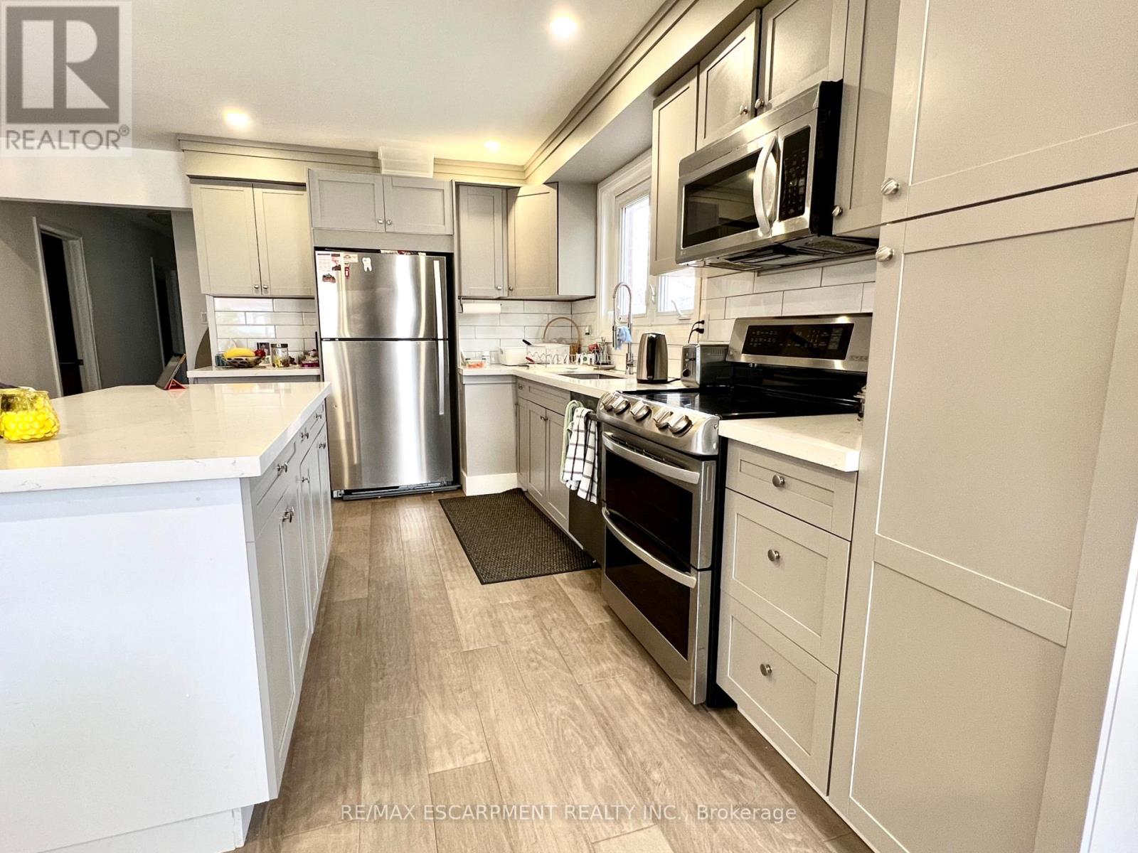 Upper - 25 Joycelyn Drive, Mississauga, Ontario  L5M 1T5 - Photo 4 - W12824982