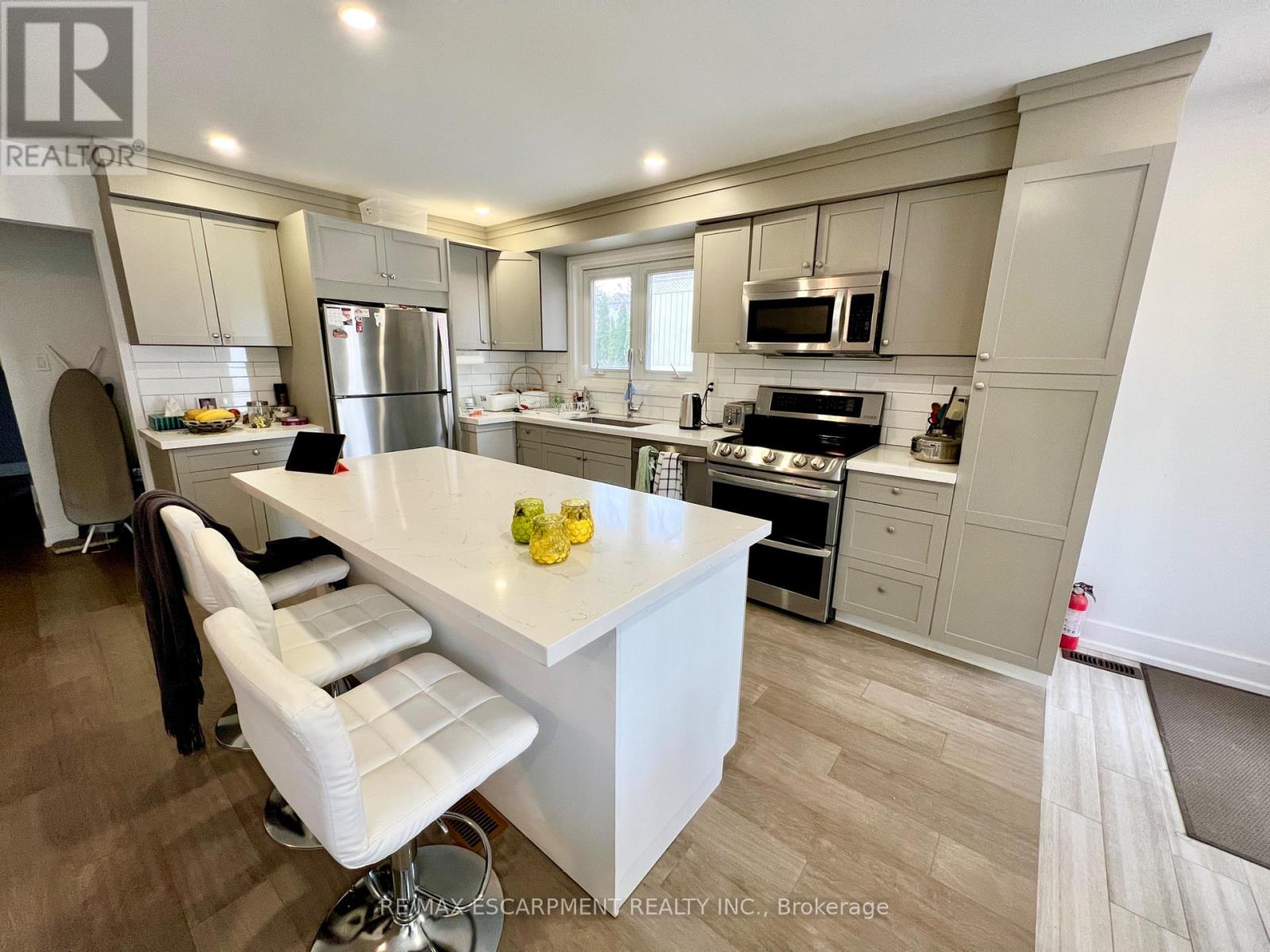 Upper - 25 Joycelyn Drive, Mississauga, Ontario  L5M 1T5 - Photo 5 - W12824982