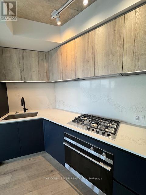 604 - 2625 Dundas Street W, Toronto, Ontario  M6P 0C5 - Photo 5 - W12824988