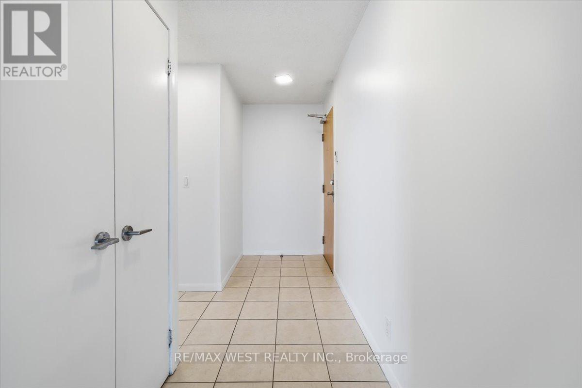 1716 - 185 Legion Road N, Toronto, Ontario  M8Y 0A1 - Photo 18 - W12825016