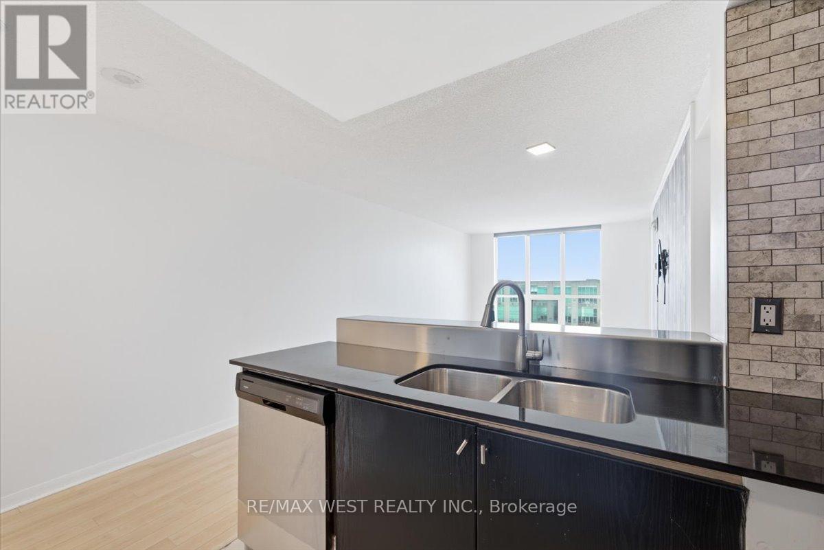 1716 - 185 Legion Road N, Toronto, Ontario  M8Y 0A1 - Photo 6 - W12825016