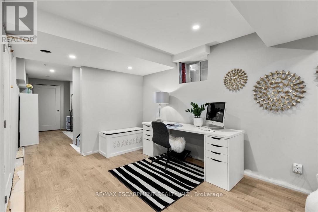 136 Hatt Court, Milton, Ontario  L9E 1G7 - Photo 37 - W12825022