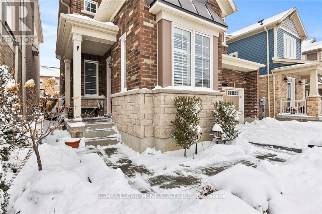 136 Hatt Court, Milton, Ontario  L9E 1G7 - Photo 6 - W12825022