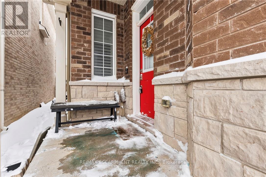 136 Hatt Court, Milton, Ontario  L9E 1G7 - Photo 7 - W12825022