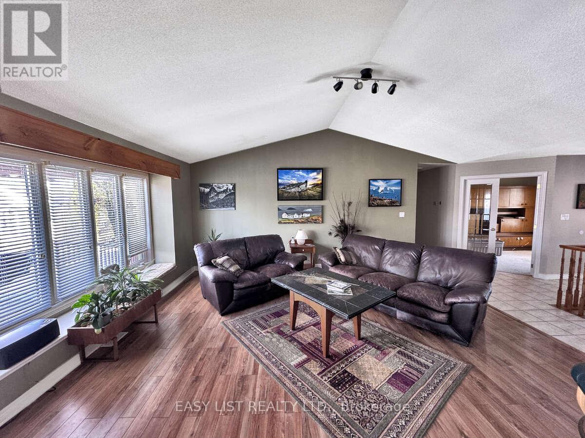 639 Secretariate Drive, St. Clair, Ontario  N0N 1G0 - Photo 11 - X12825014