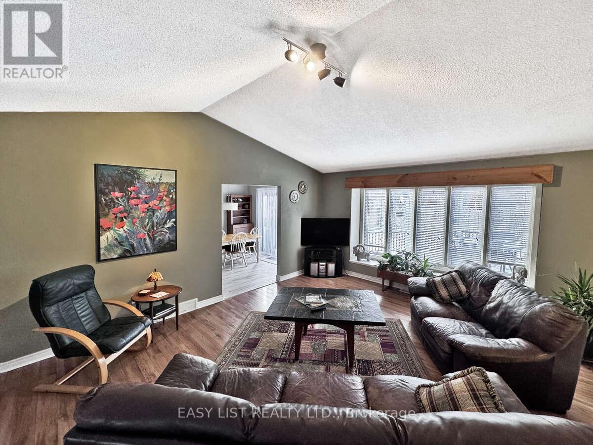 639 Secretariate Drive, St. Clair, Ontario  N0N 1G0 - Photo 12 - X12825014