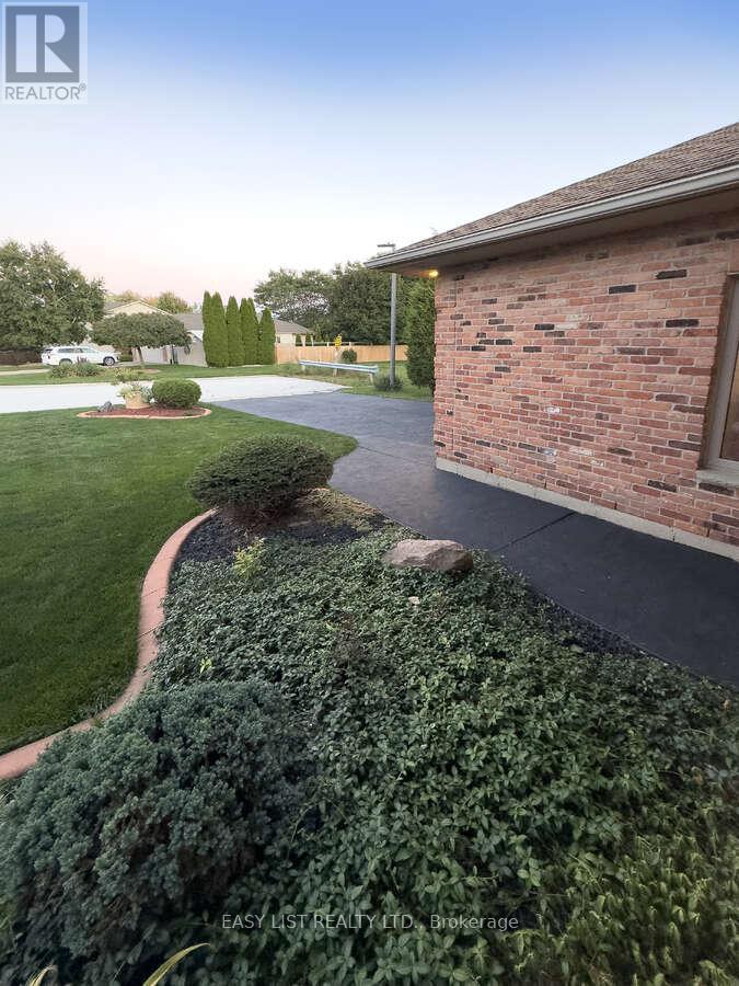 639 Secretariate Drive, St. Clair, Ontario  N0N 1G0 - Photo 4 - X12825014