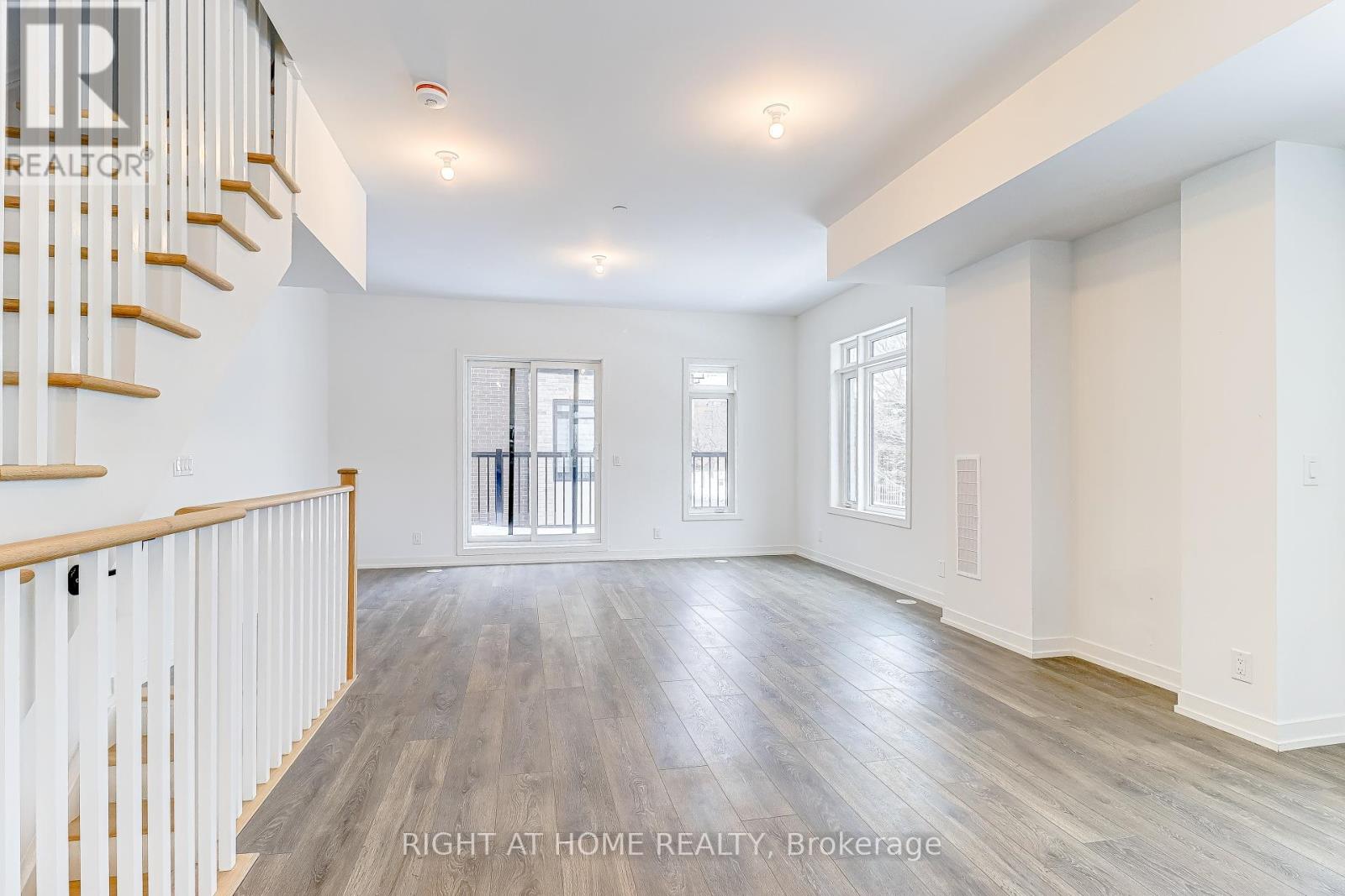 1 Case Ootes Drive, Toronto (Victoria Village), Ontario  M4A 0A9 - Photo 10 - C12790948