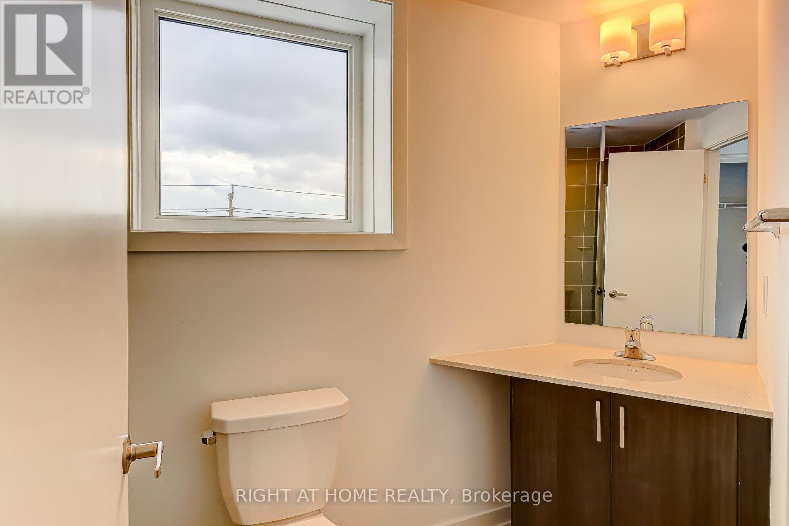 1 Case Ootes Drive, Toronto (Victoria Village), Ontario  M4A 0A9 - Photo 18 - C12790948