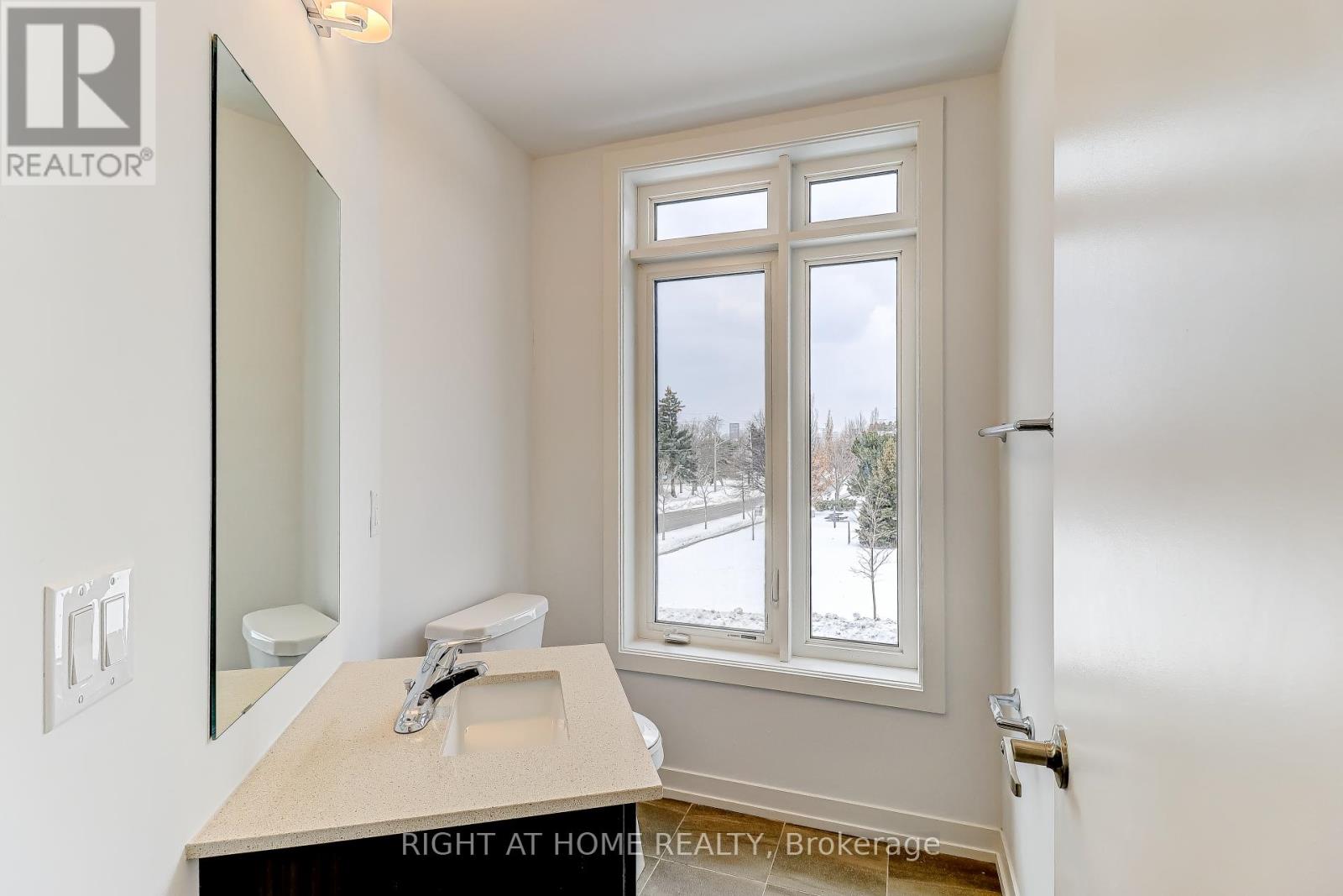 1 Case Ootes Drive, Toronto (Victoria Village), Ontario  M4A 0A9 - Photo 11 - C12790948