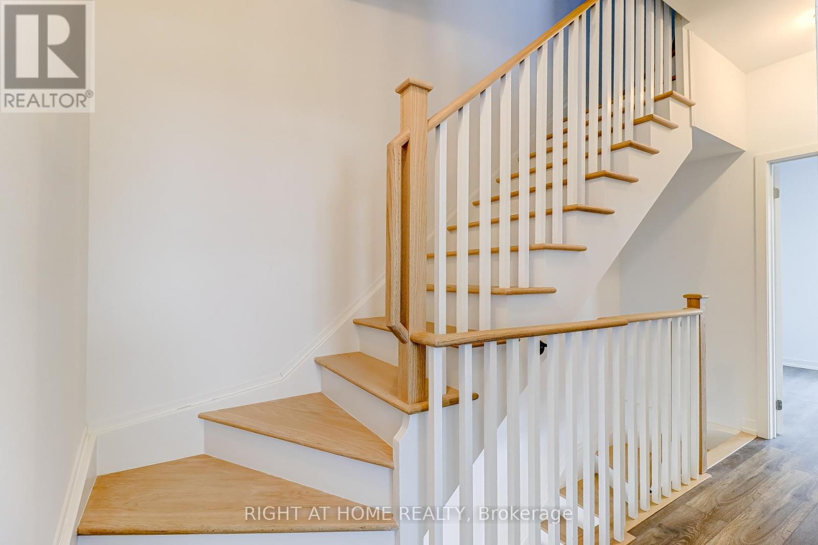 1 Case Ootes Drive, Toronto (Victoria Village), Ontario  M4A 0A9 - Photo 19 - C12790948