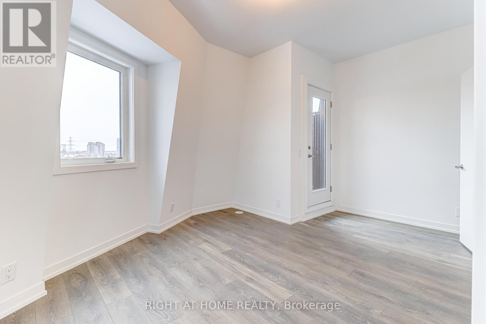 1 Case Ootes Drive, Toronto (Victoria Village), Ontario  M4A 0A9 - Photo 24 - C12790948