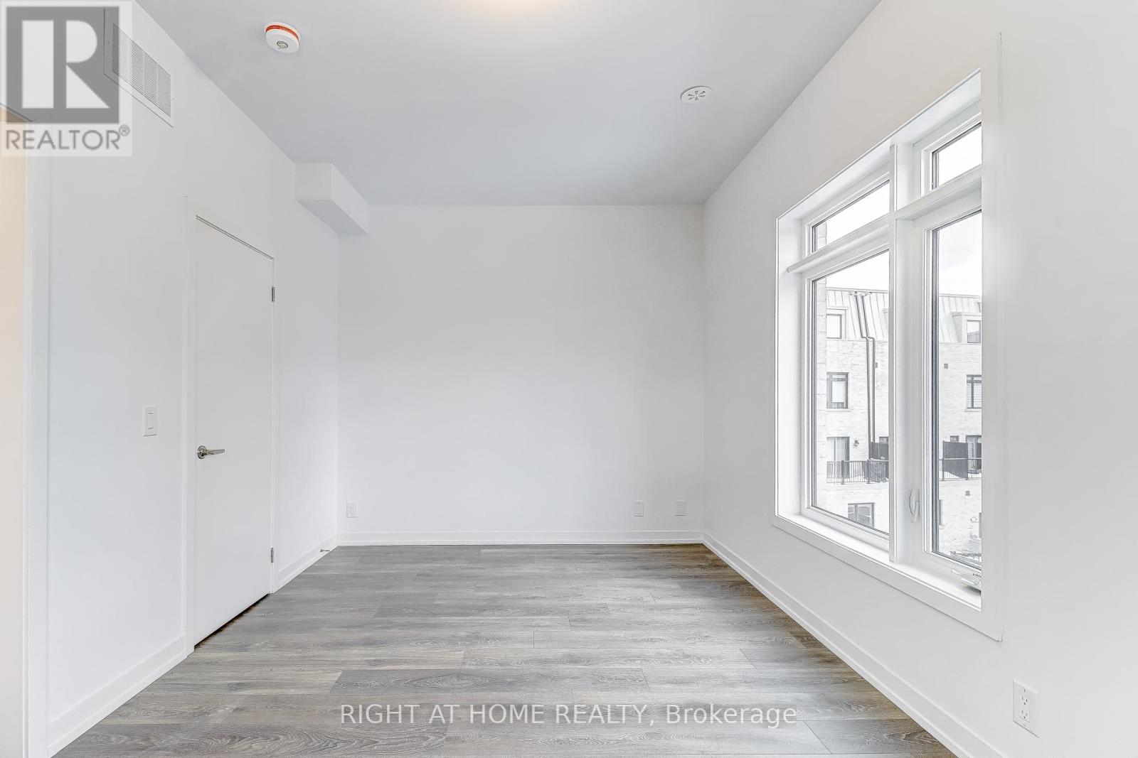 1 Case Ootes Drive, Toronto (Victoria Village), Ontario  M4A 0A9 - Photo 15 - C12790948