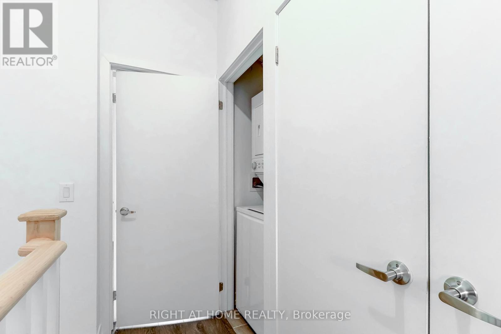 1 Case Ootes Drive, Toronto (Victoria Village), Ontario  M4A 0A9 - Photo 9 - C12790948