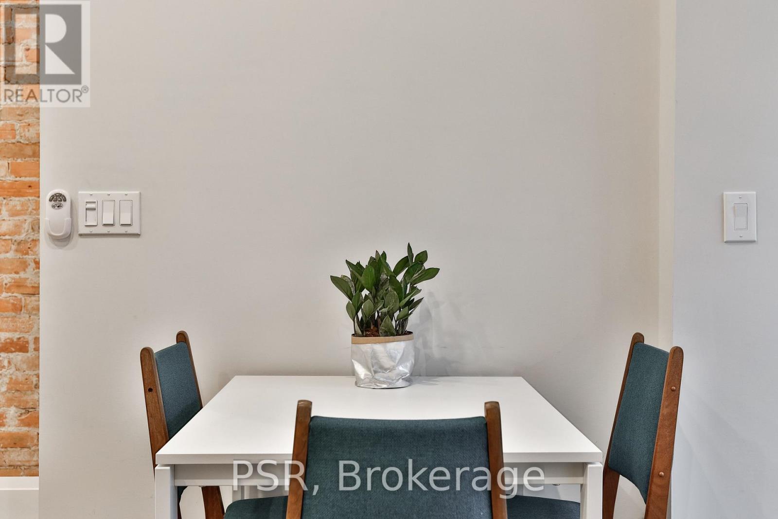 Upper - 264 Dovercourt Road, Toronto, Ontario  M6J 3E1 - Photo 8 - C12815908