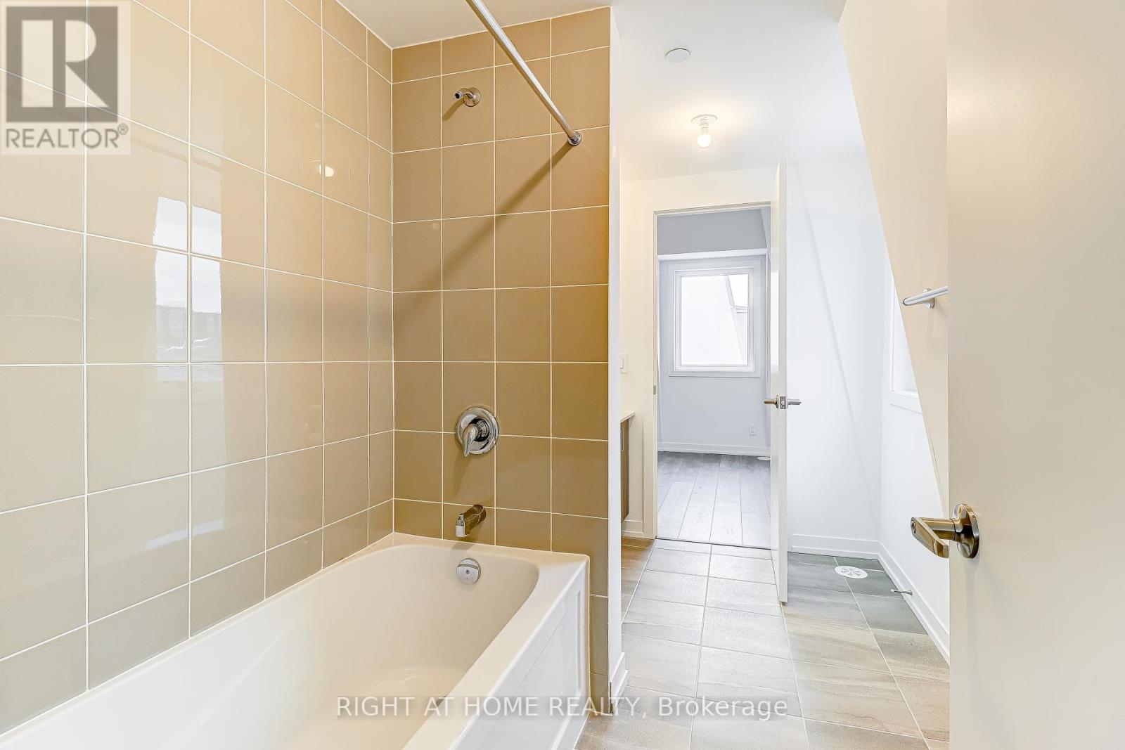 1 Case Ootes Drive, Toronto (Victoria Village), Ontario  M4A 0A9 - Photo 23 - C12790948