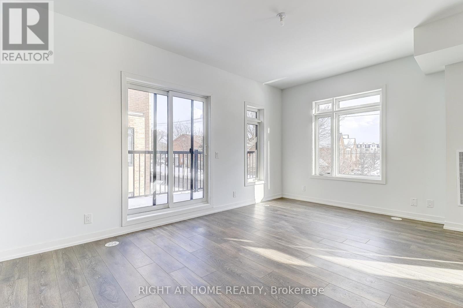 1 Case Ootes Drive, Toronto (Victoria Village), Ontario  M4A 0A9 - Photo 6 - C12790948