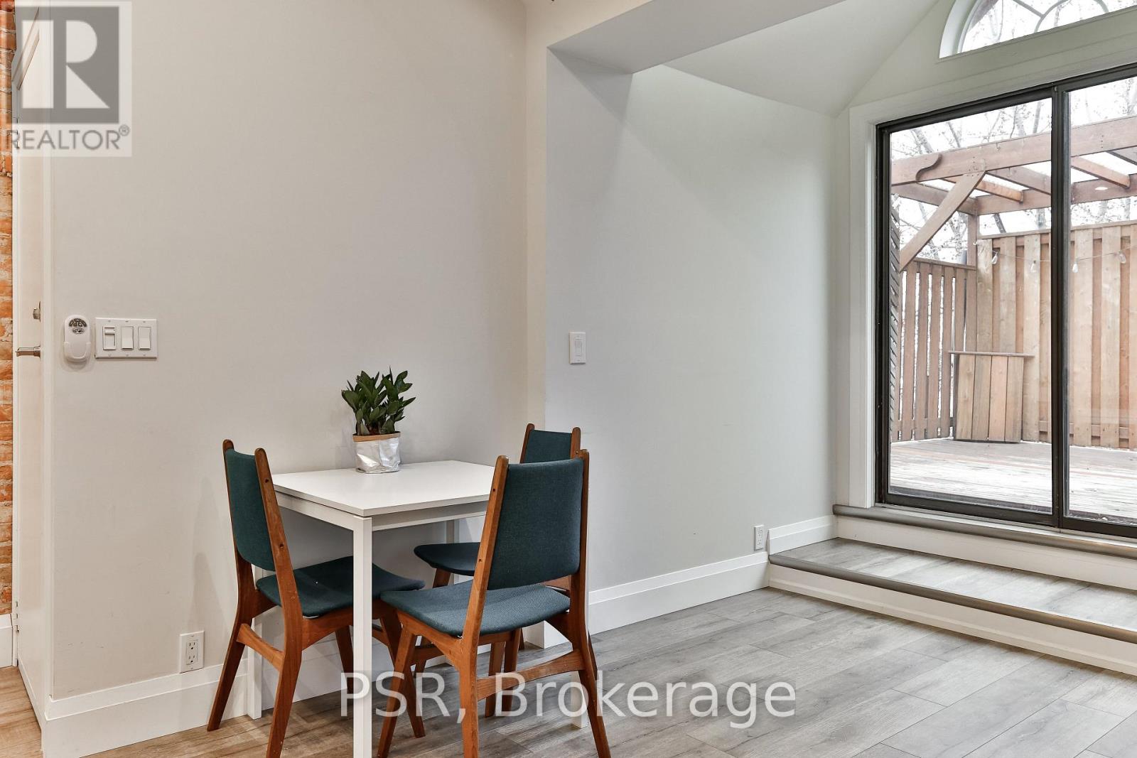 Upper - 264 Dovercourt Road, Toronto, Ontario  M6J 3E1 - Photo 7 - C12815908