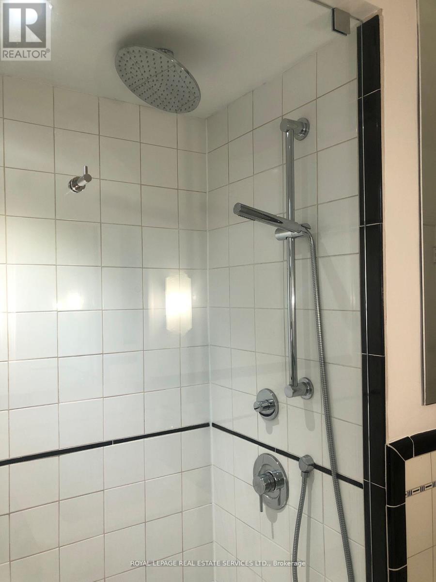 Main Fl - 1 Ash Crescent, Toronto, Ontario  M8W 1E2 - Photo 13 - W12818598