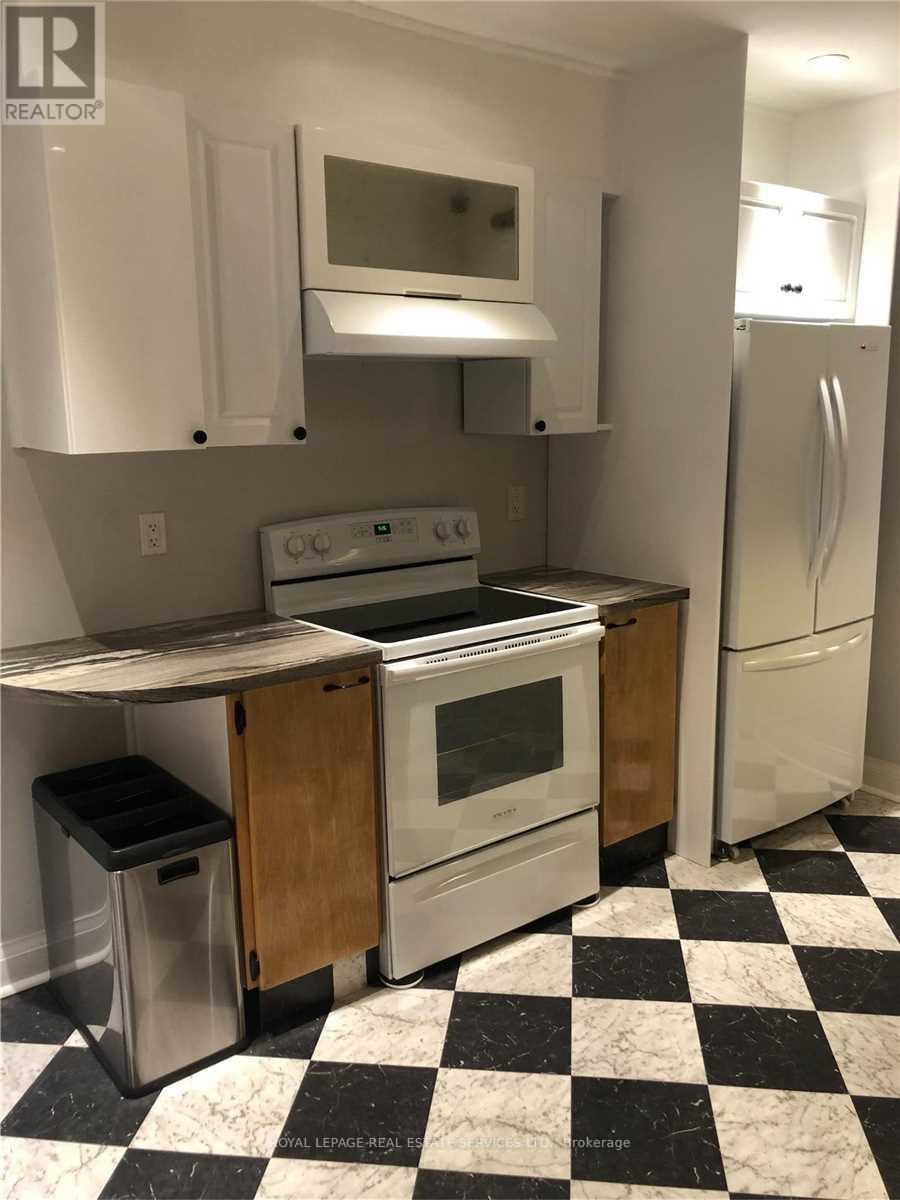 Main Fl - 1 Ash Crescent, Toronto, Ontario  M8W 1E2 - Photo 17 - W12818598