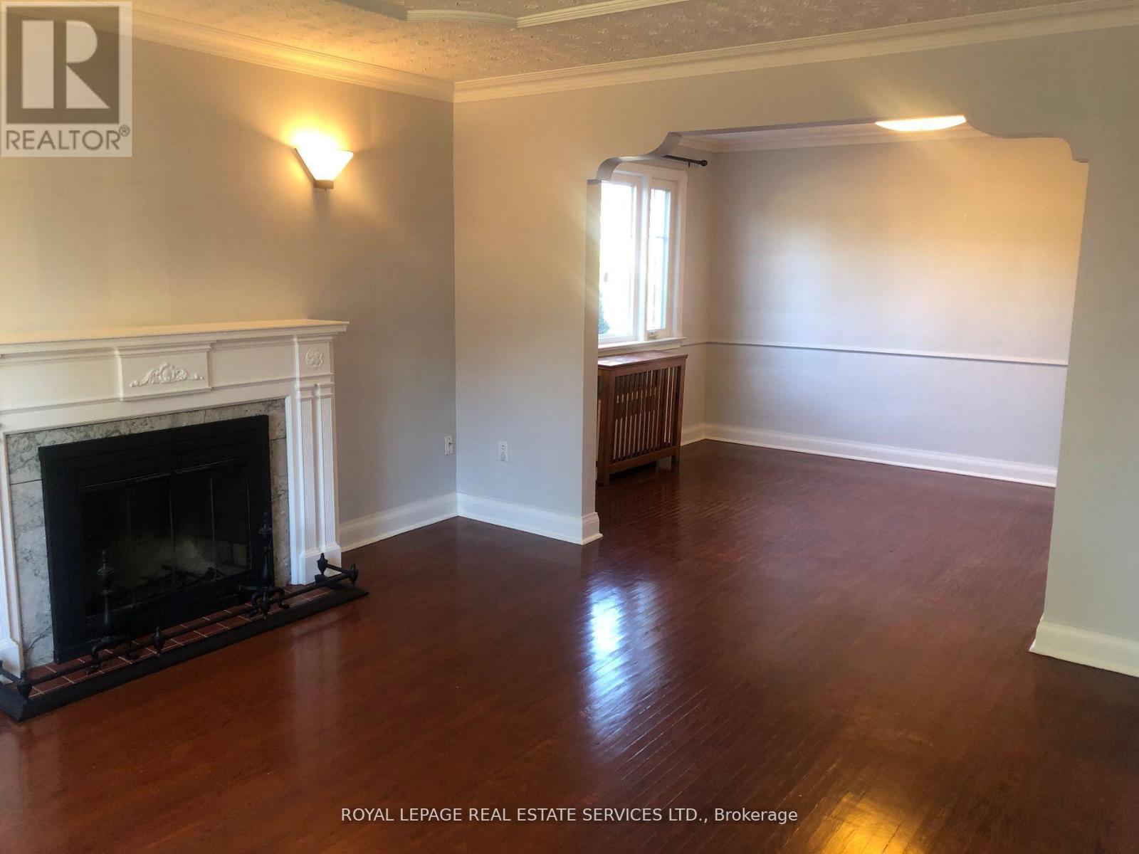 Main Fl - 1 Ash Crescent, Toronto, Ontario  M8W 1E2 - Photo 6 - W12818598