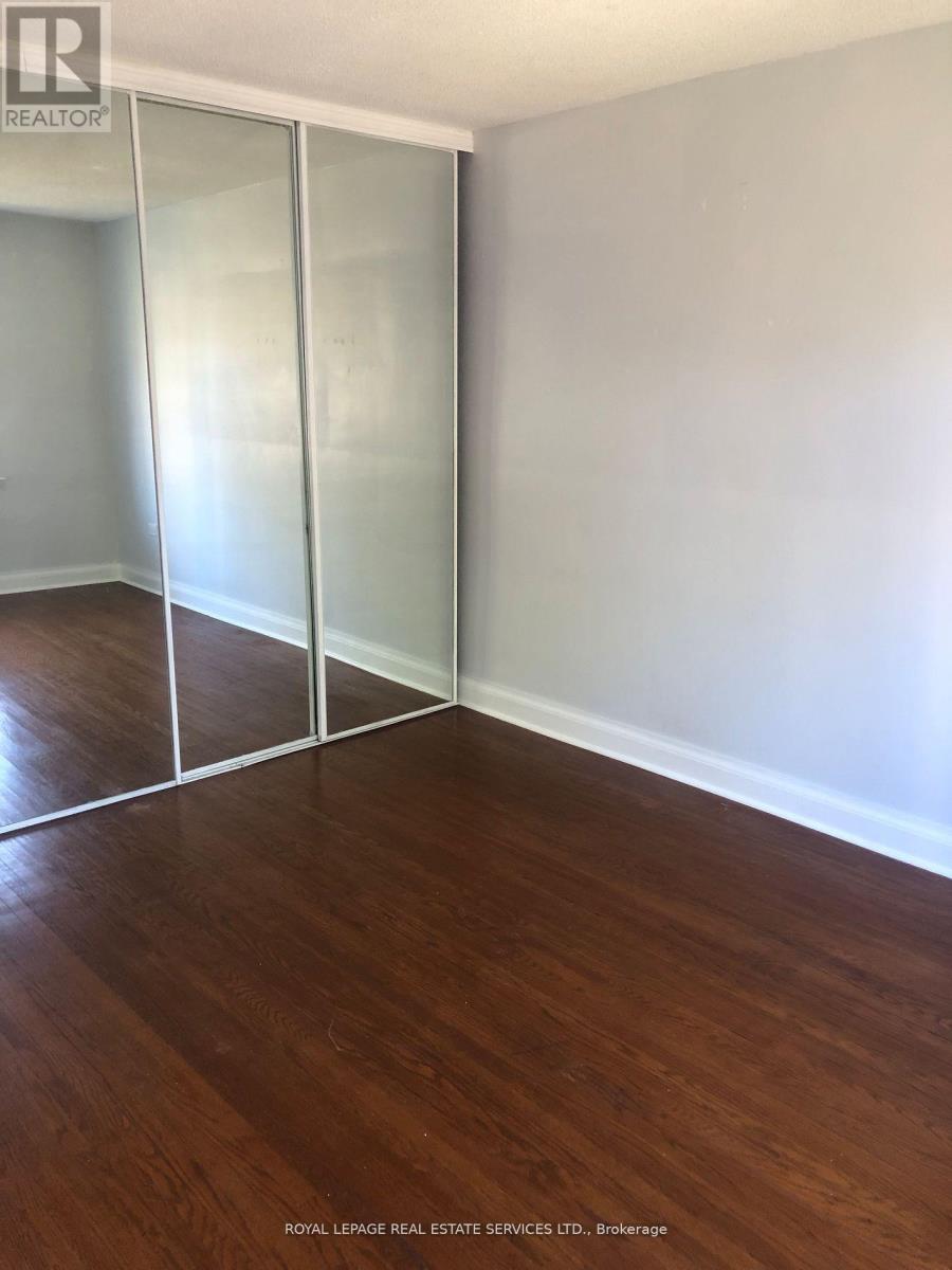 Main Fl - 1 Ash Crescent, Toronto, Ontario  M8W 1E2 - Photo 10 - W12818598