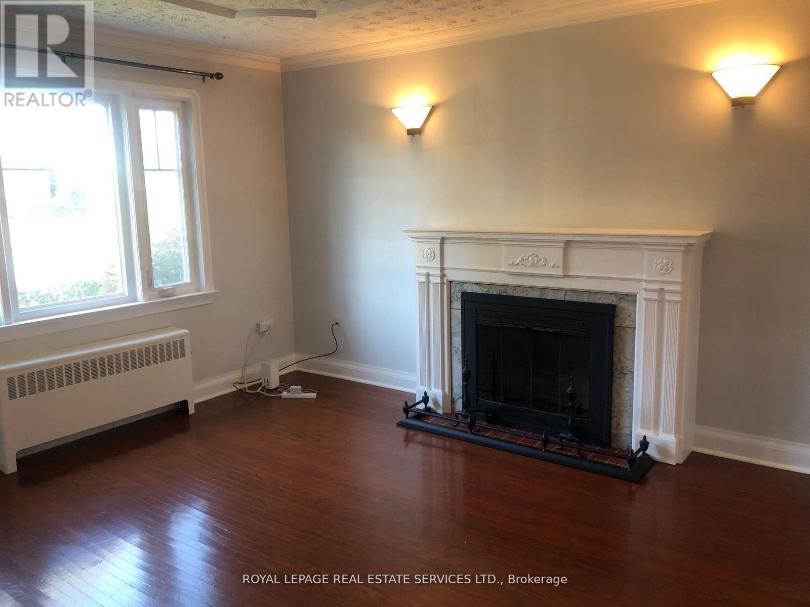 Main Fl - 1 Ash Crescent, Toronto, Ontario  M8W 1E2 - Photo 5 - W12818598