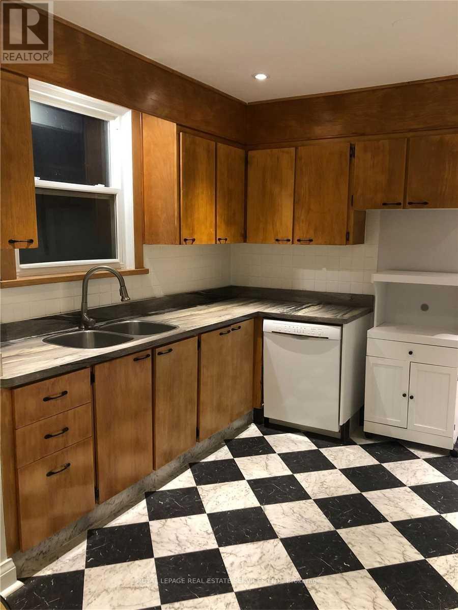 Main Fl - 1 Ash Crescent, Toronto, Ontario  M8W 1E2 - Photo 16 - W12818598