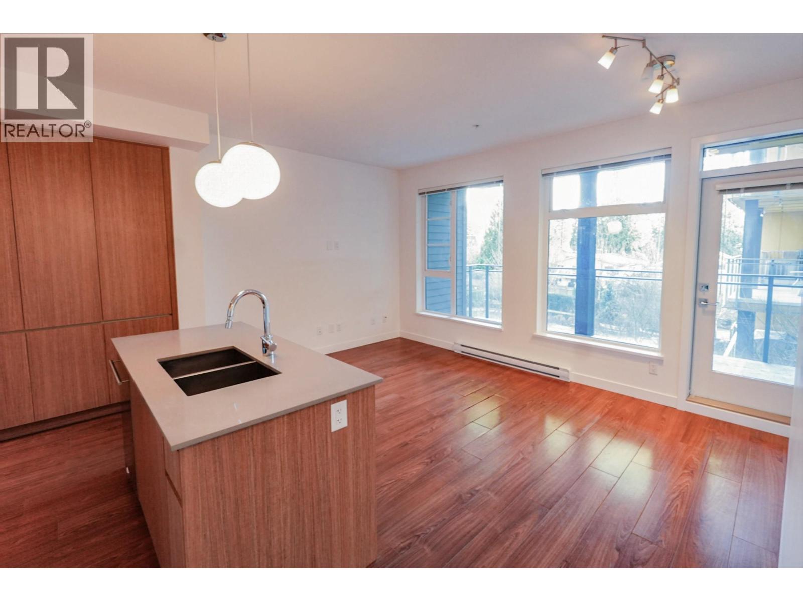 320 516 Foster Avenue, Coquitlam, British Columbia  V3J 0H8 - Photo 4 - R3093538