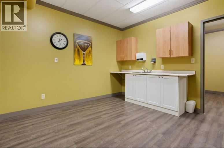 Bsmth, 5051 50 Street, Camrose, Alberta  T4V 1R3 - Photo 7 - A2289016