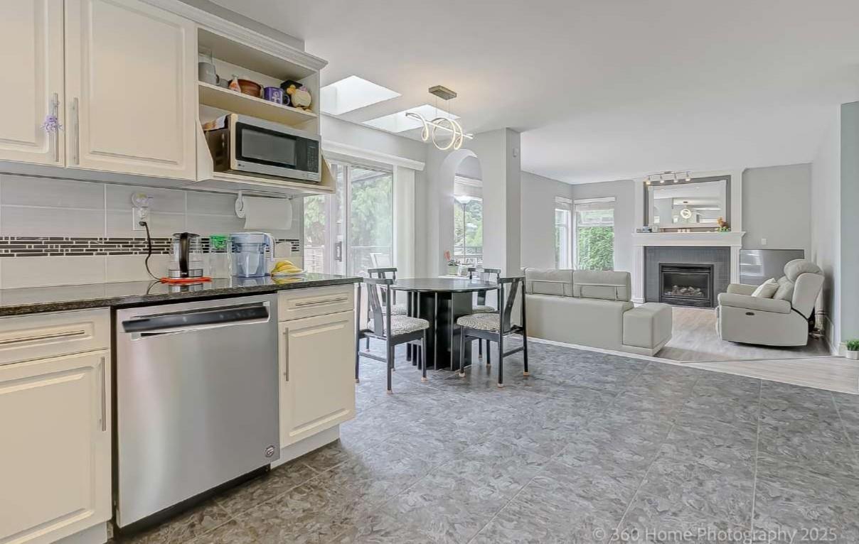 19088 63b Avenue, Surrey, British Columbia  V3S 8G5 - Photo 8 - R3093249