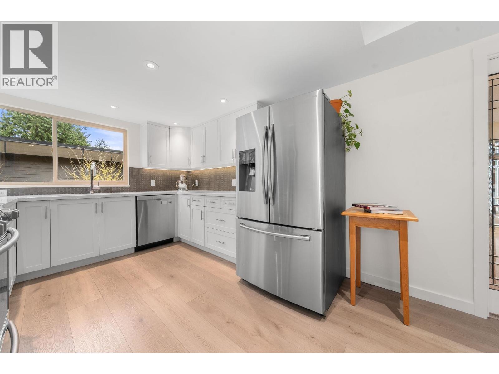 667 Fairway Drive, North Vancouver, British Columbia  V7G 1Z5 - Photo 8 - R3092427