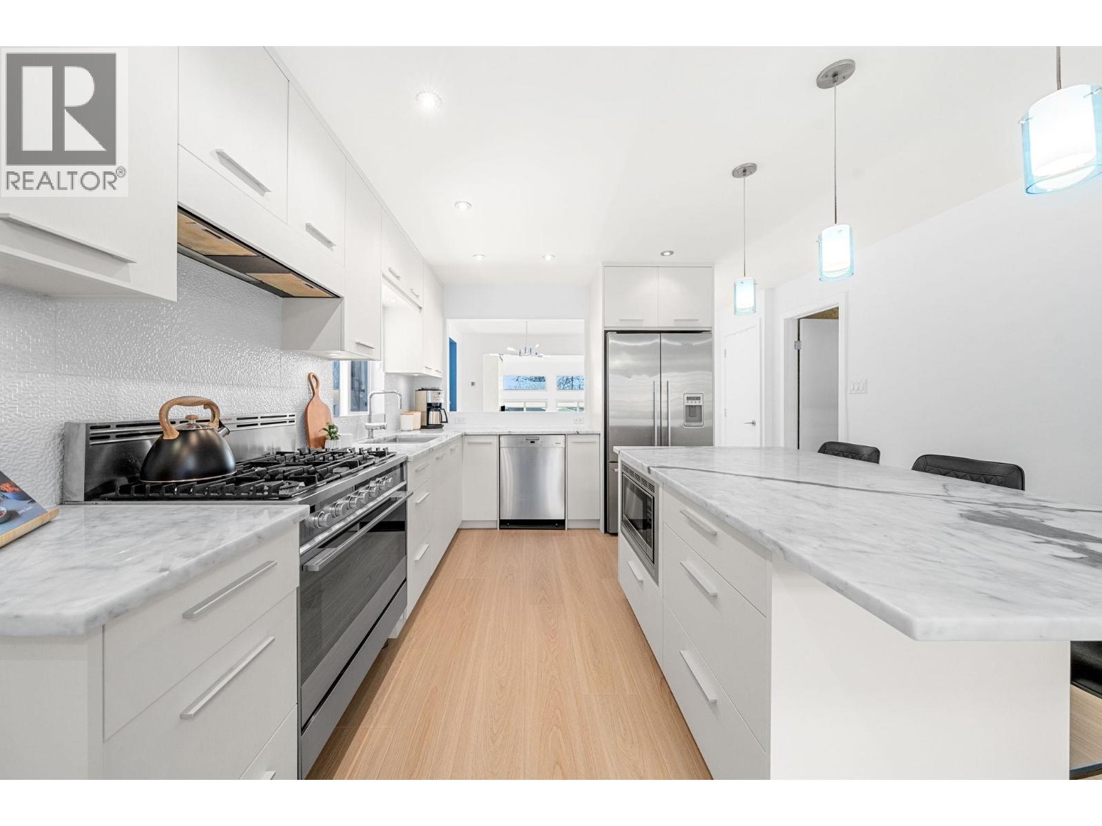 256 W 5th Street, North Vancouver, British Columbia  V7M 1K1 - Photo 12 - R3093674