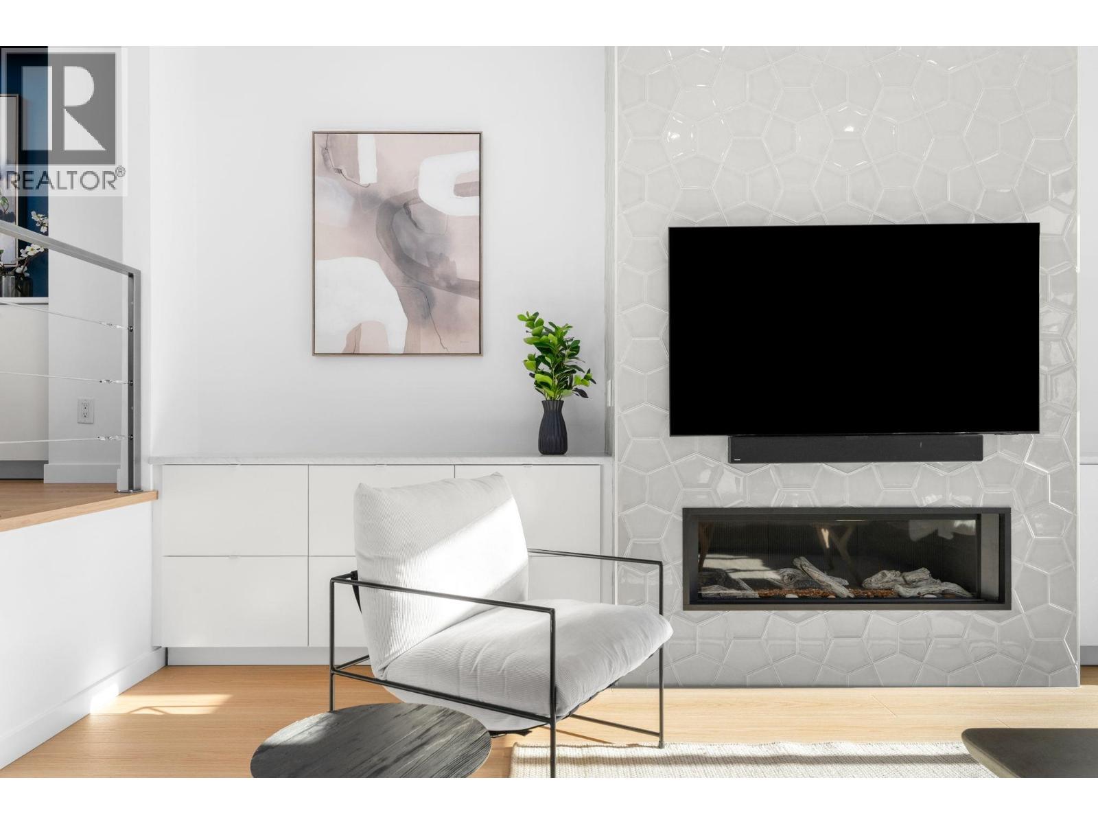 256 W 5th Street, North Vancouver, British Columbia  V7M 1K1 - Photo 6 - R3093674