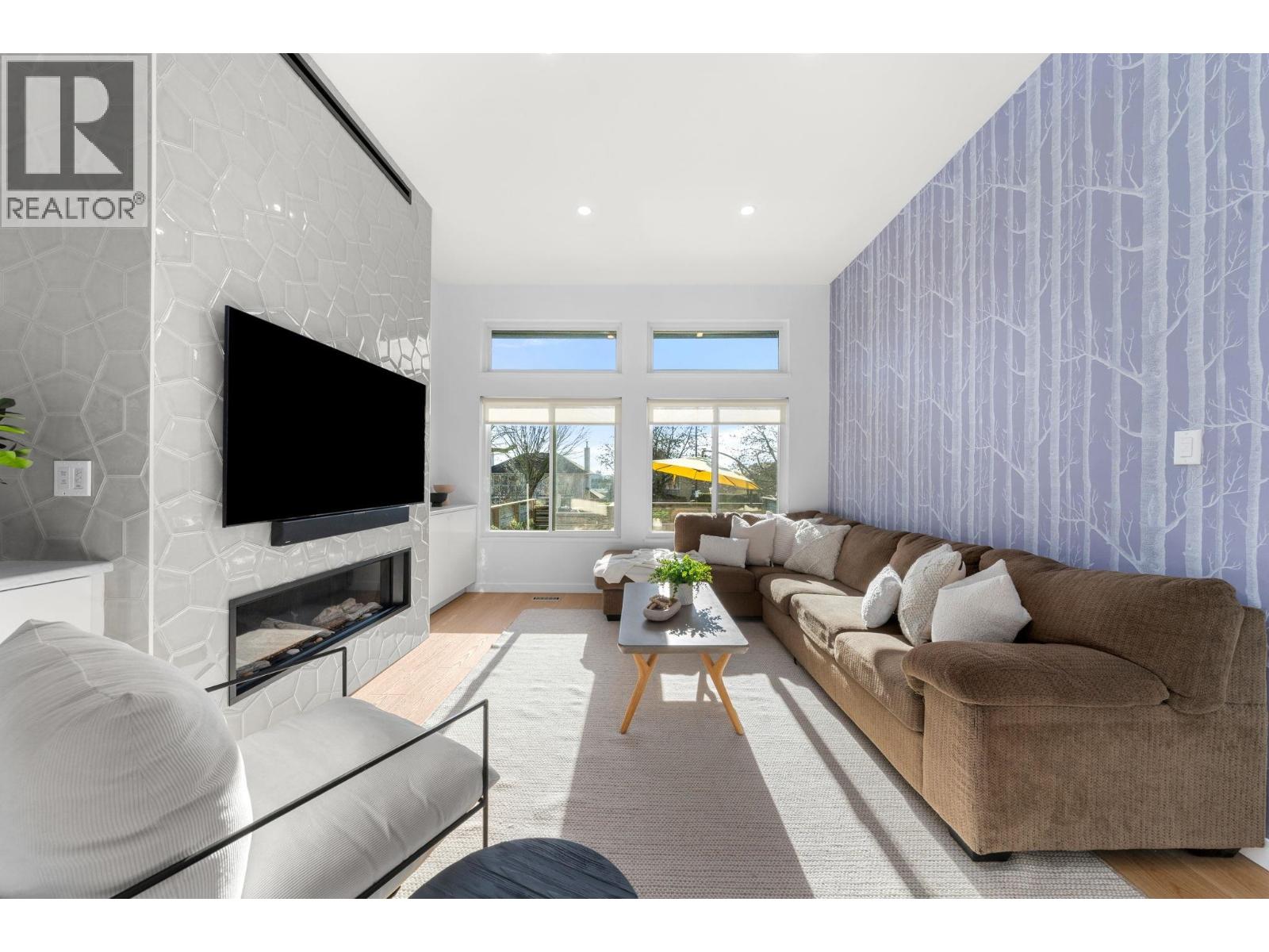 256 W 5th Street, North Vancouver, British Columbia  V7M 1K1 - Photo 7 - R3093674