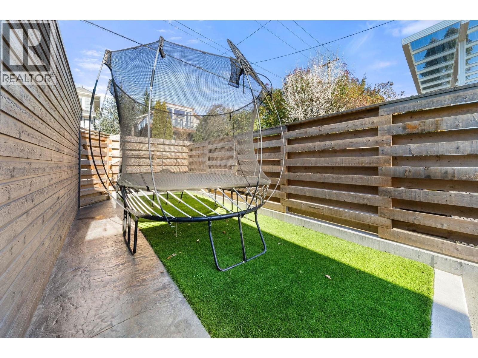 256 W 5th Street, North Vancouver, British Columbia  V7M 1K1 - Photo 18 - R3093674