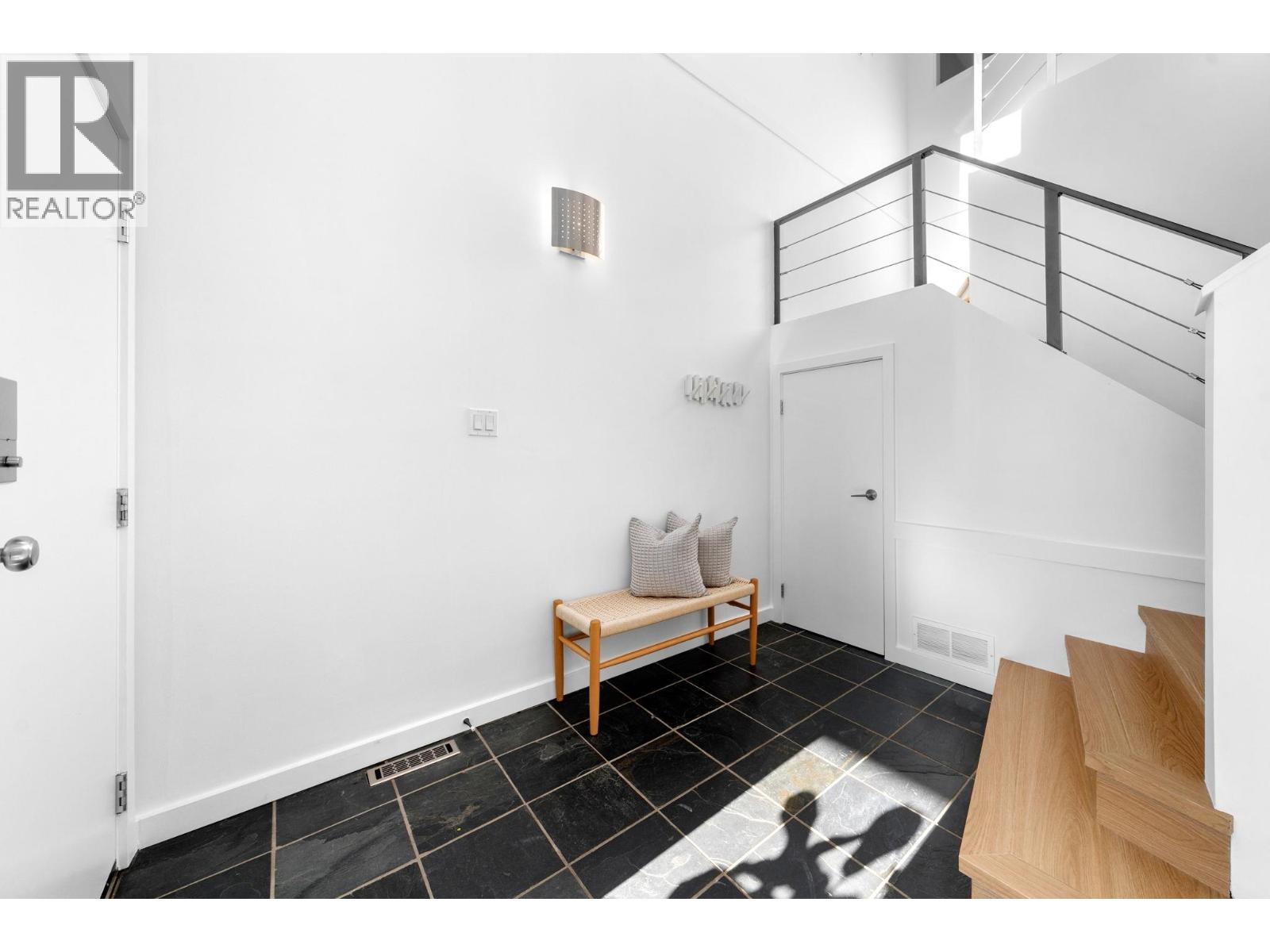 256 W 5th Street, North Vancouver, British Columbia  V7M 1K1 - Photo 31 - R3093674