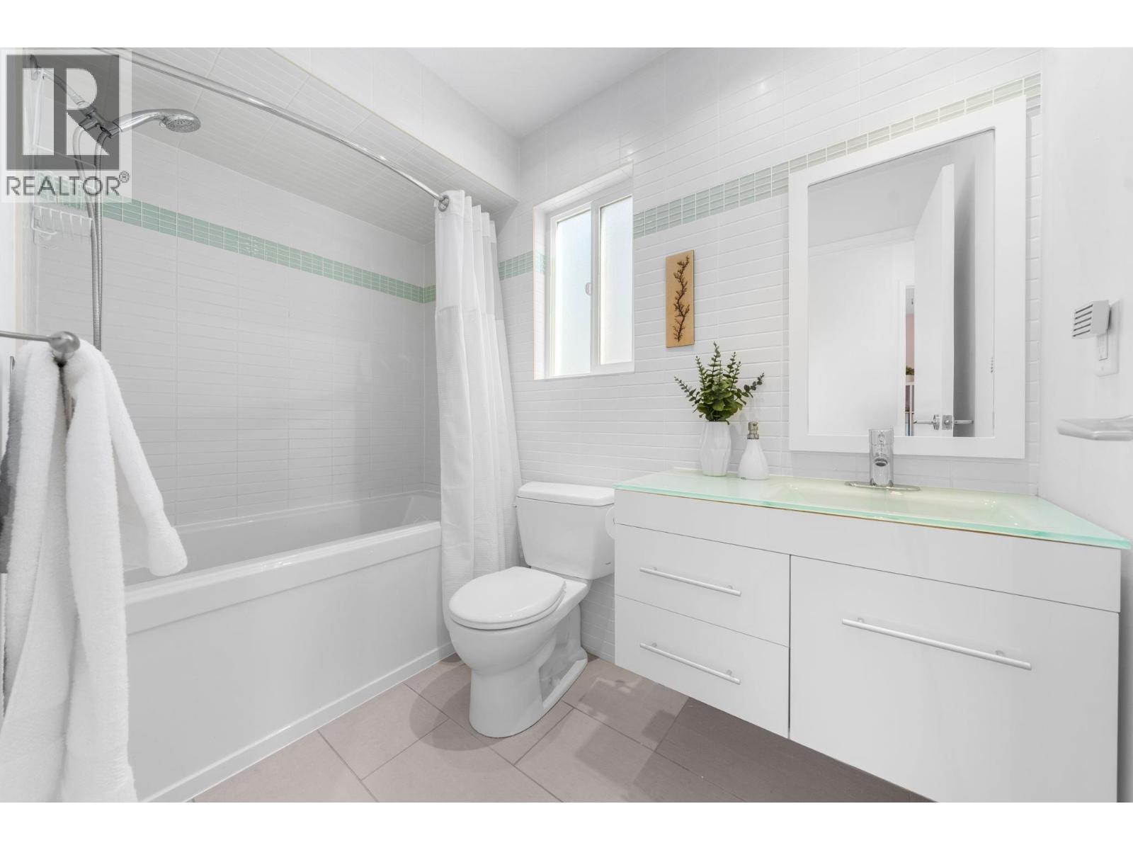 256 W 5th Street, North Vancouver, British Columbia  V7M 1K1 - Photo 28 - R3093674