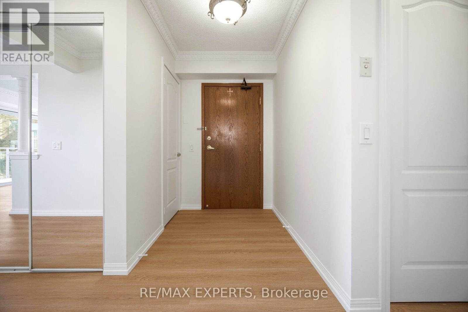 313 - 2504 Rutherford Road, Vaughan, Ontario  L4K 5N5 - Photo 9 - N12825050