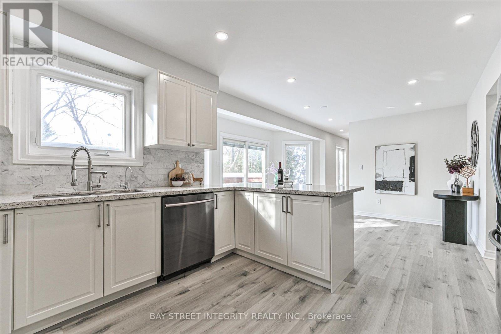 28 Carnforth Drive, Markham, Ontario  L3R 7W1 - Photo 14 - N12825064