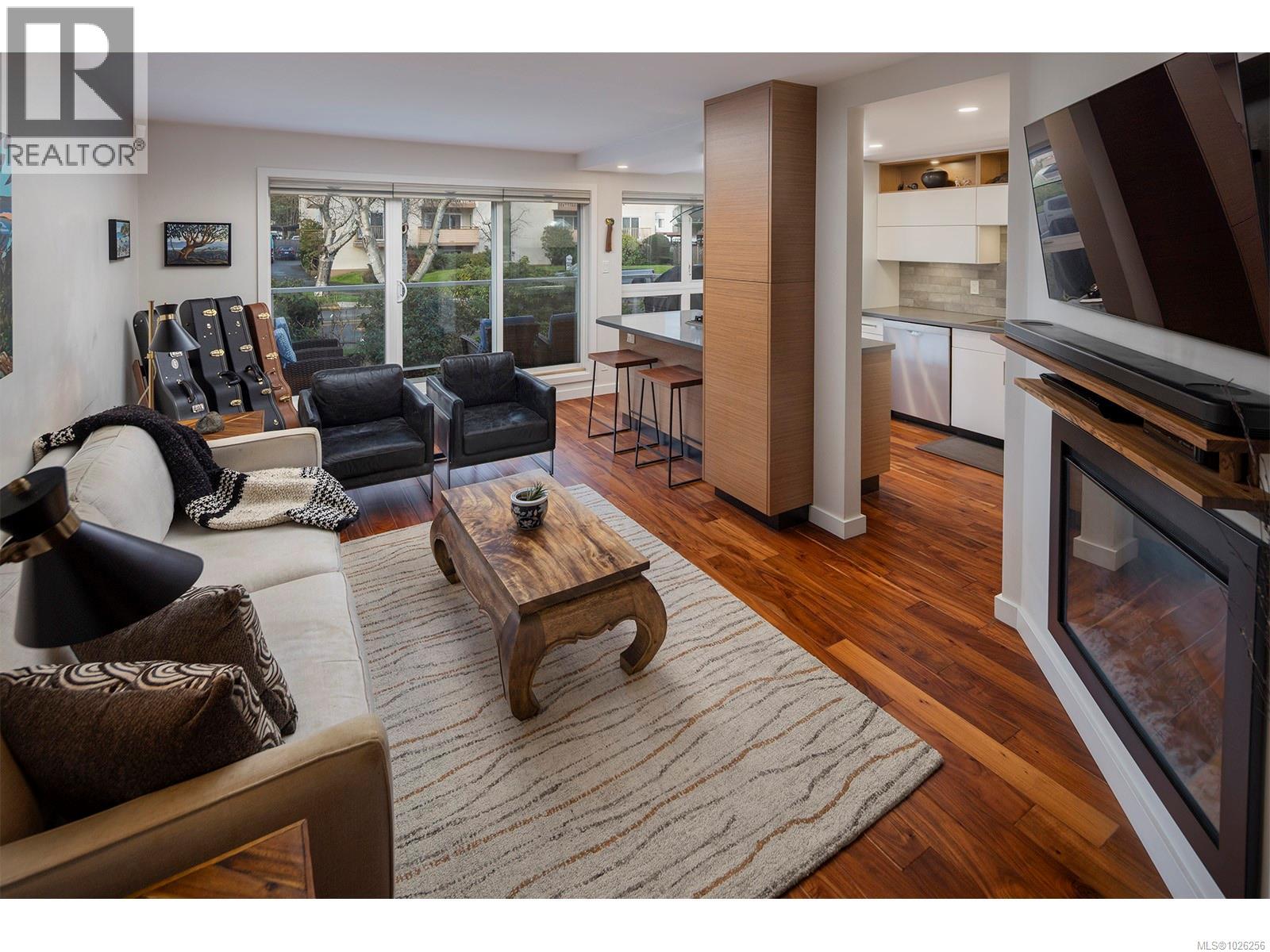 202 1501 Richmond Rd, Victoria, British Columbia  V8R 4R2 - Photo 1 - 1026256