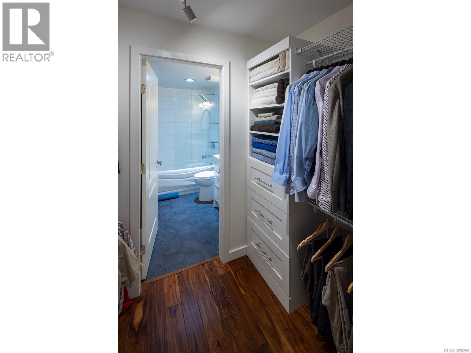 202 1501 Richmond Rd, Victoria, British Columbia  V8R 4R2 - Photo 17 - 1026256