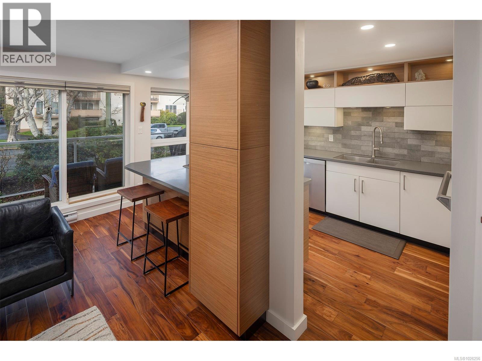 202 1501 Richmond Rd, Victoria, British Columbia  V8R 4R2 - Photo 6 - 1026256