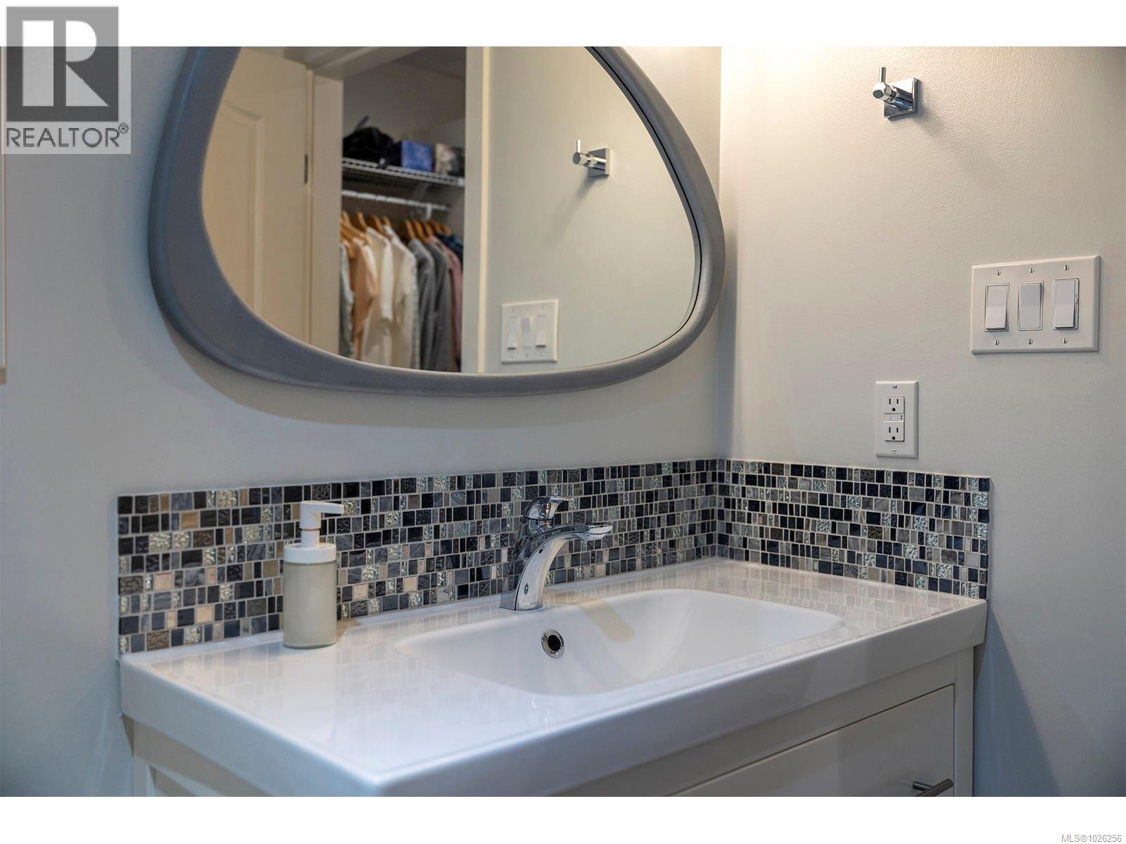 202 1501 Richmond Rd, Victoria, British Columbia  V8R 4R2 - Photo 20 - 1026256