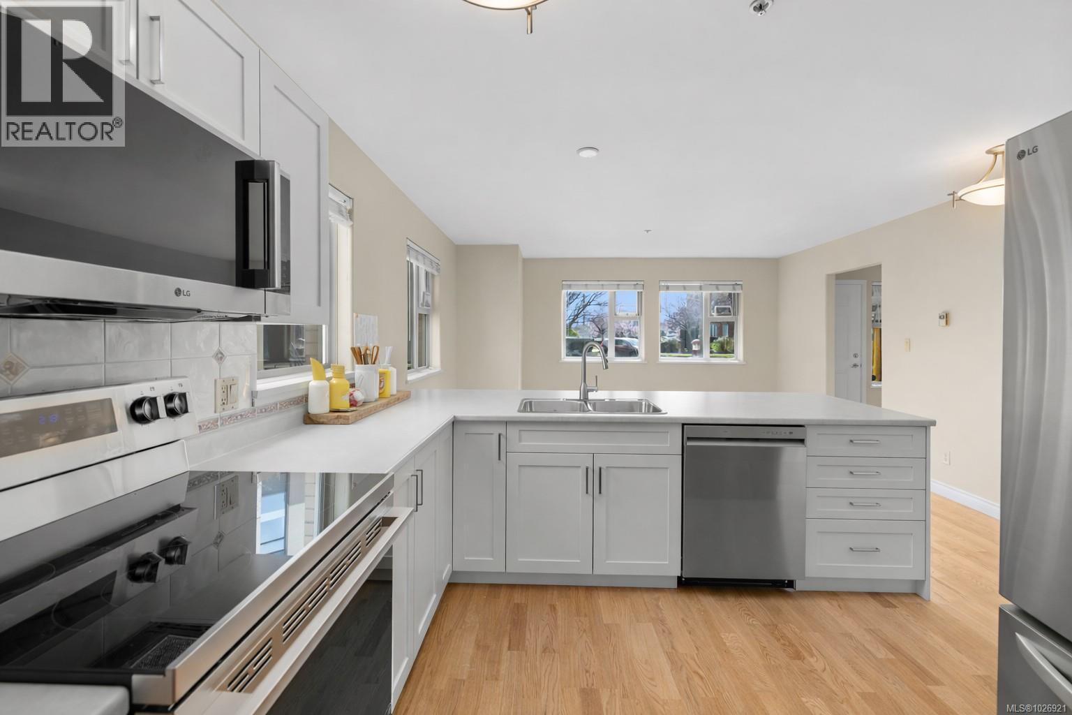 10 33 Songhees Rd, Victoria, British Columbia  V9A 7M6 - Photo 6 - 1026921