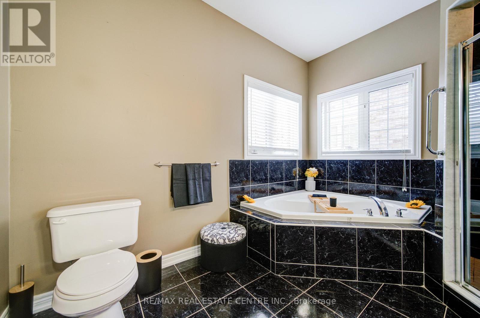 148 Bonistel Crescent, Brampton, Ontario  L7A 3H1 - Photo 16 - W12825040