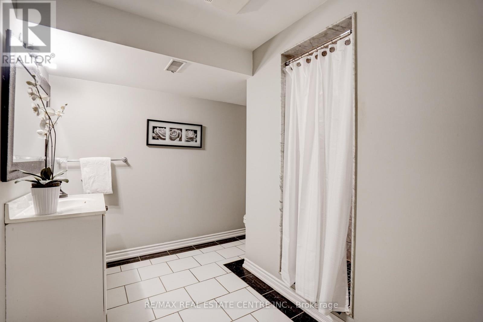 148 Bonistel Crescent, Brampton, Ontario  L7A 3H1 - Photo 34 - W12825040