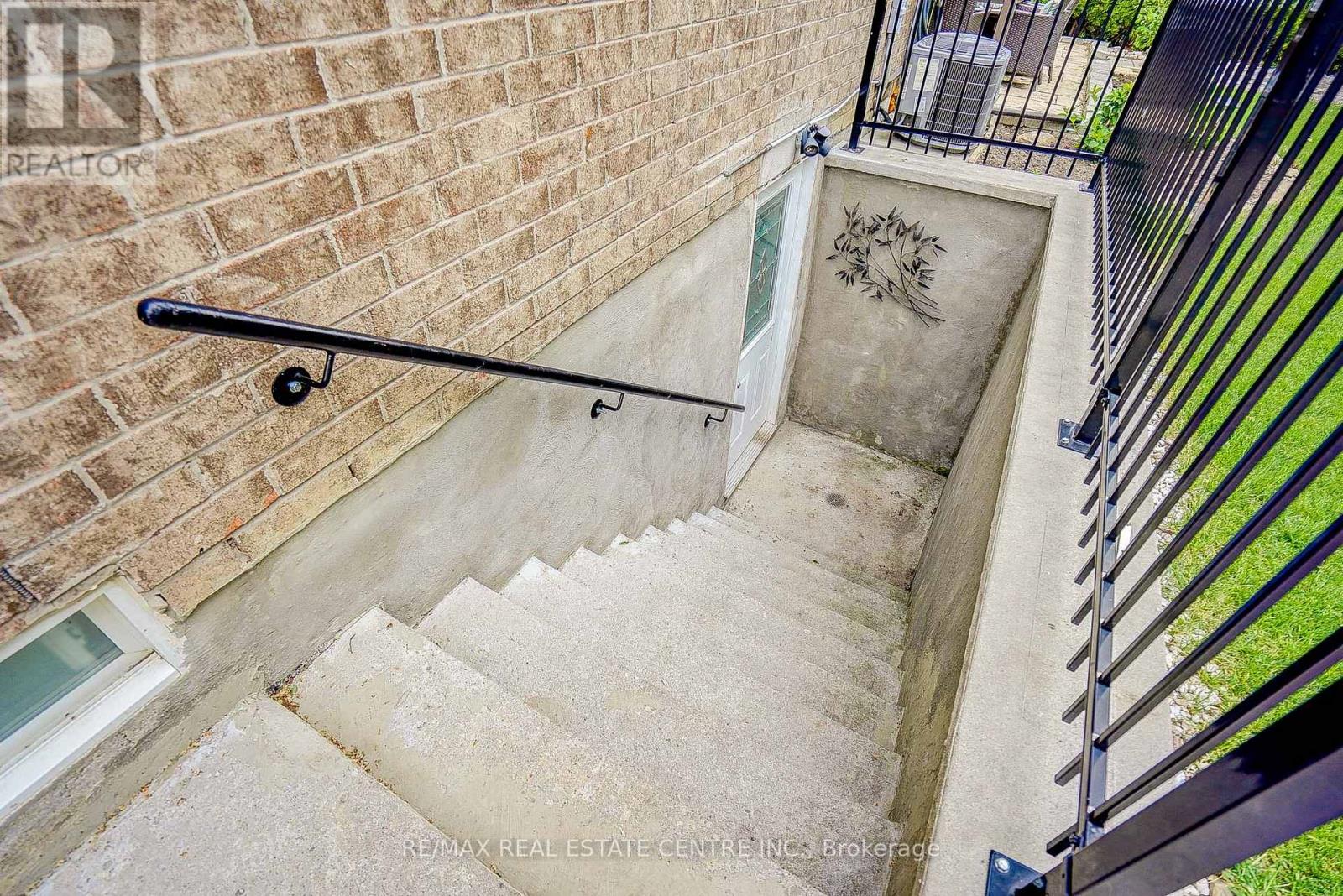 148 Bonistel Crescent, Brampton, Ontario  L7A 3H1 - Photo 36 - W12825040