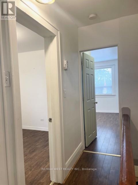 Upper - 321 Caledonia Road, Toronto, Ontario  M6E 4T4 - Photo 11 - W12825042