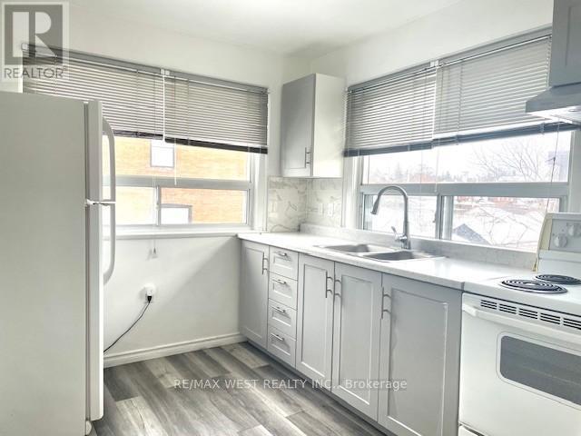 Upper - 321 Caledonia Road, Toronto, Ontario  M6E 4T4 - Photo 12 - W12825042